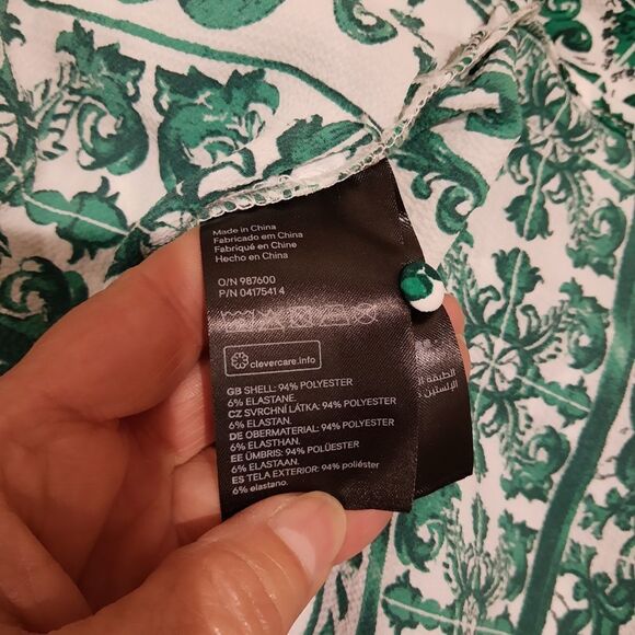 H&M Blouse Size 14 Long Sleeve Flowy Green and White Print Longer Top - Picture 8 of 8